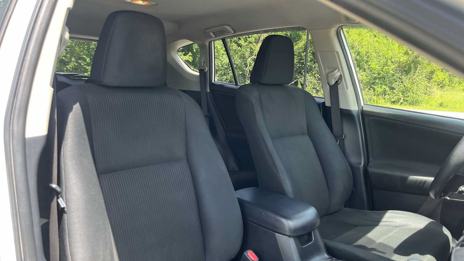 Used 2017 Toyota RAV4 LE AWD/4WD image 36