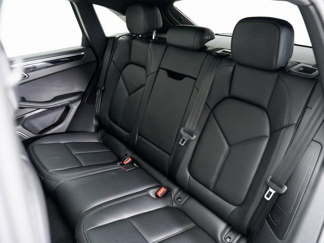 Certified 2025 Porsche Macan image 28