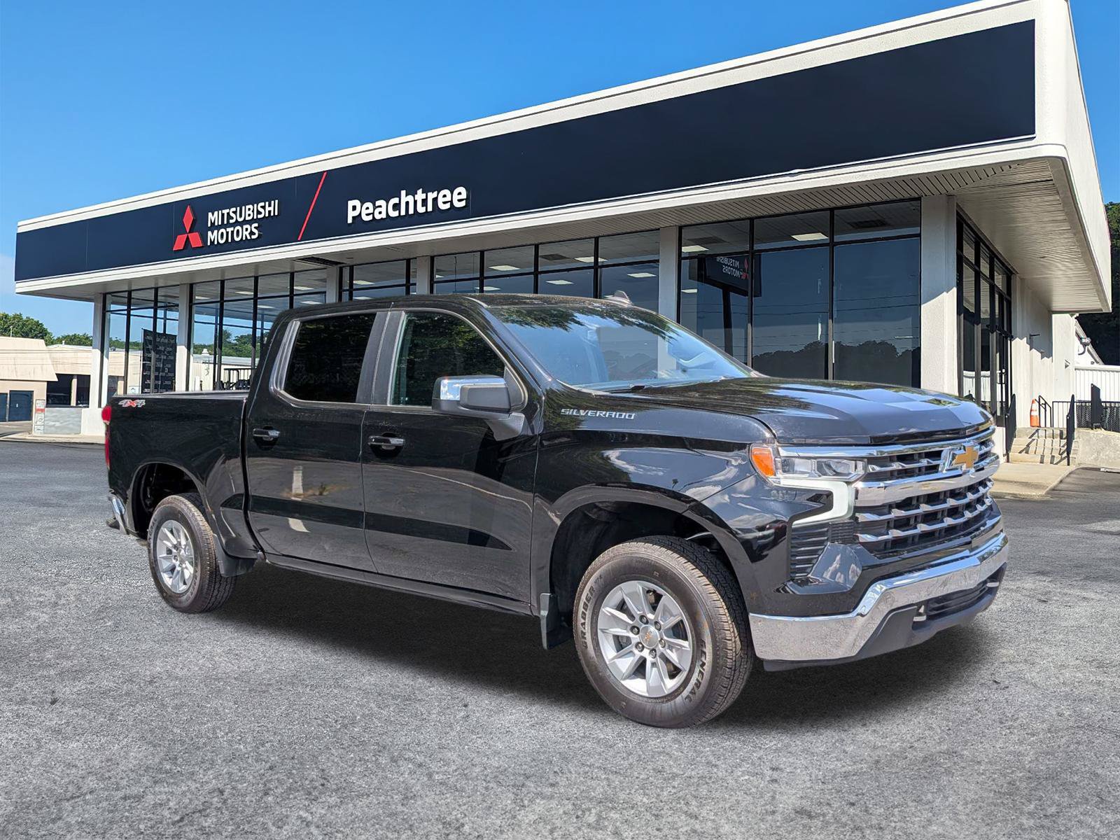 Used 2025 Chevrolet Silverado 1500 LT AWD/4WD image 1