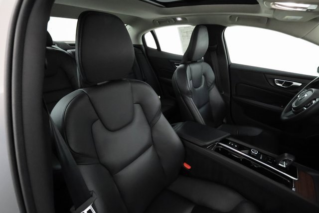 Used 2024 Volvo S60 B5 Plus image 22