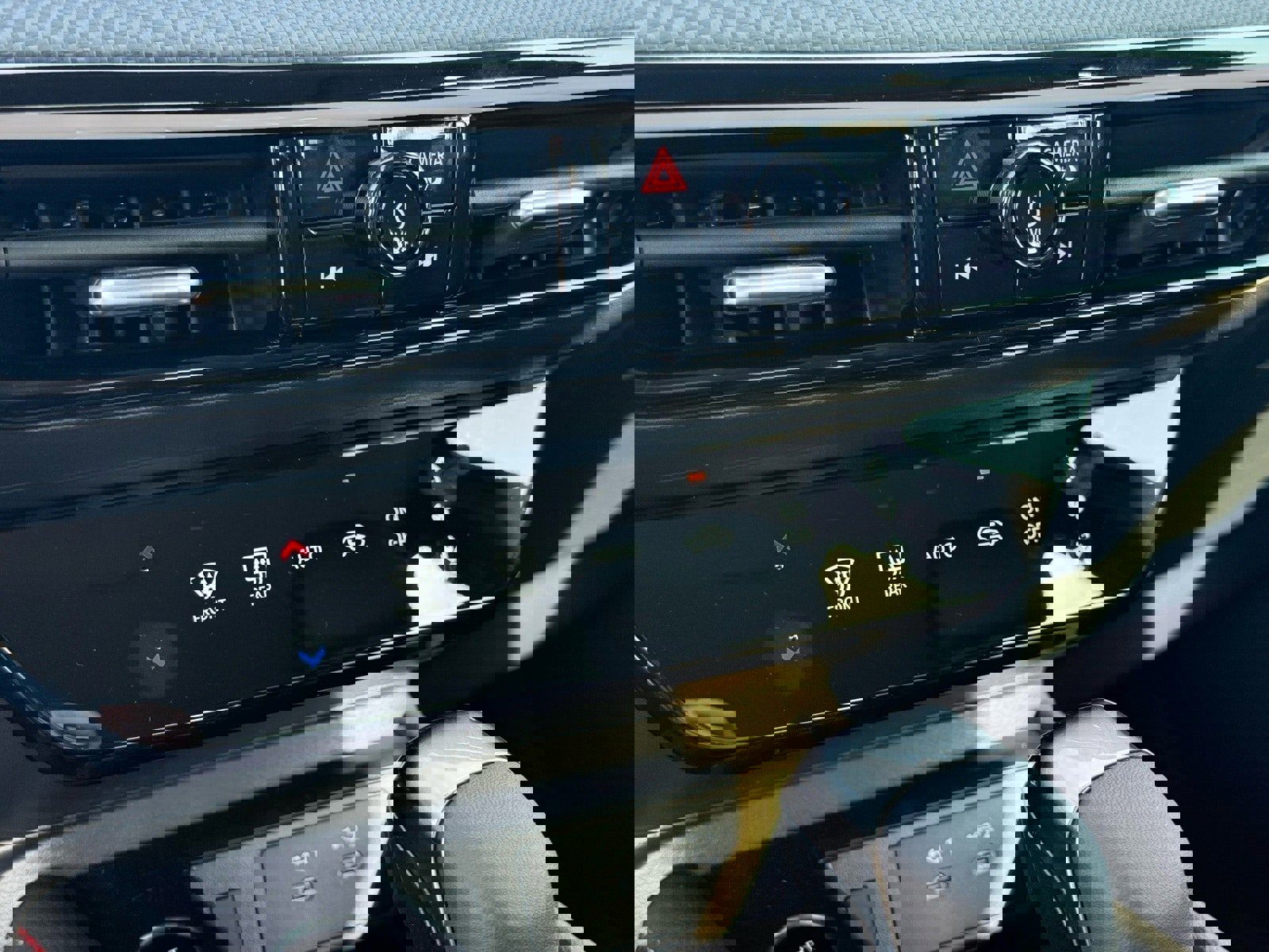 New 2025 Nissan Kicks SR image 27