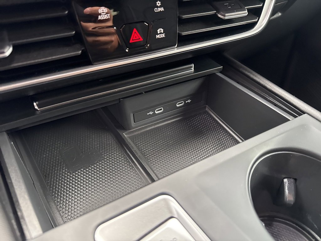 Used 2024 Volkswagen Atlas Cross Sport SE image 28