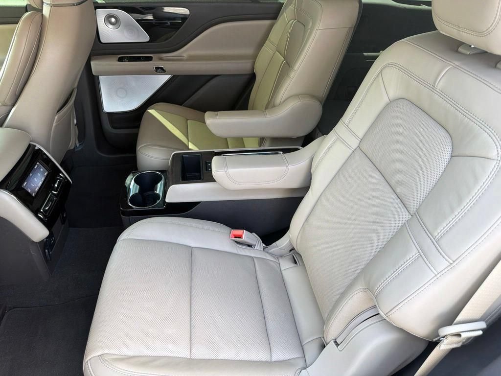 Certified 2022 Lincoln Aviator Reserve w/ Equipment Group 201A RWD image 9