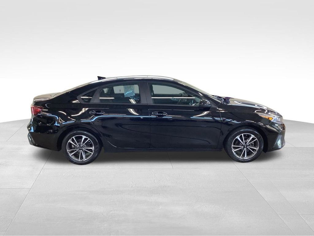 Certified 2023 Kia Forte LXS FWD image 4