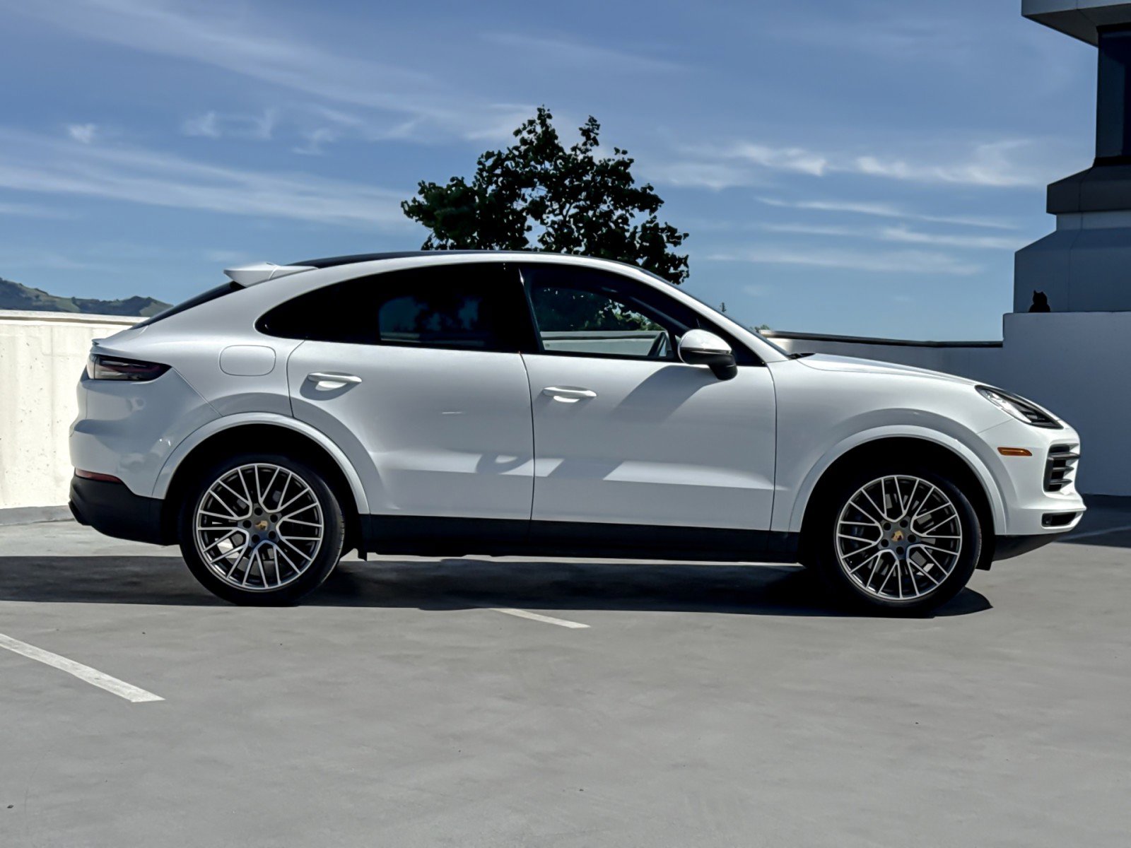 Used 2022 Porsche Cayenne Platinum Edition image 9