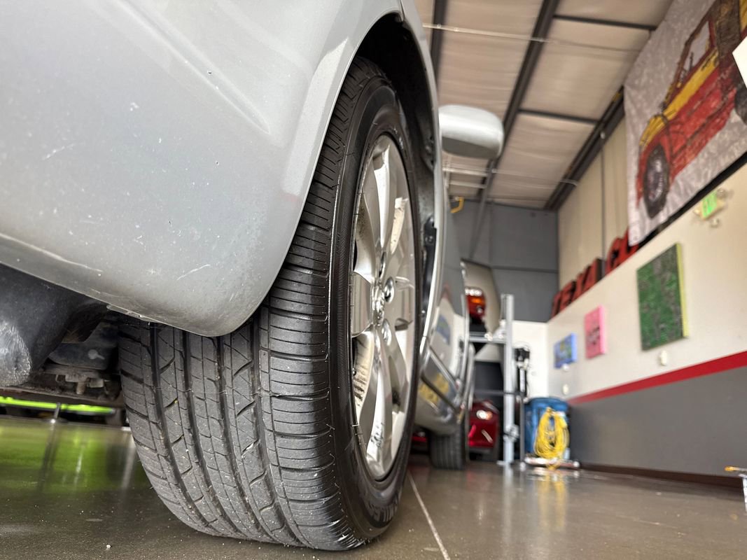 Used 2006 Toyota Avalon XLS image 36