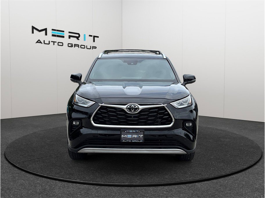 Used 2023 Toyota Highlander Platinum image 3