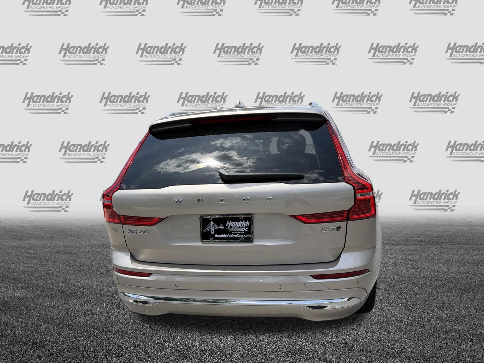 Certified 2023 Volvo XC60 B5 Plus AWD/4WD image 9