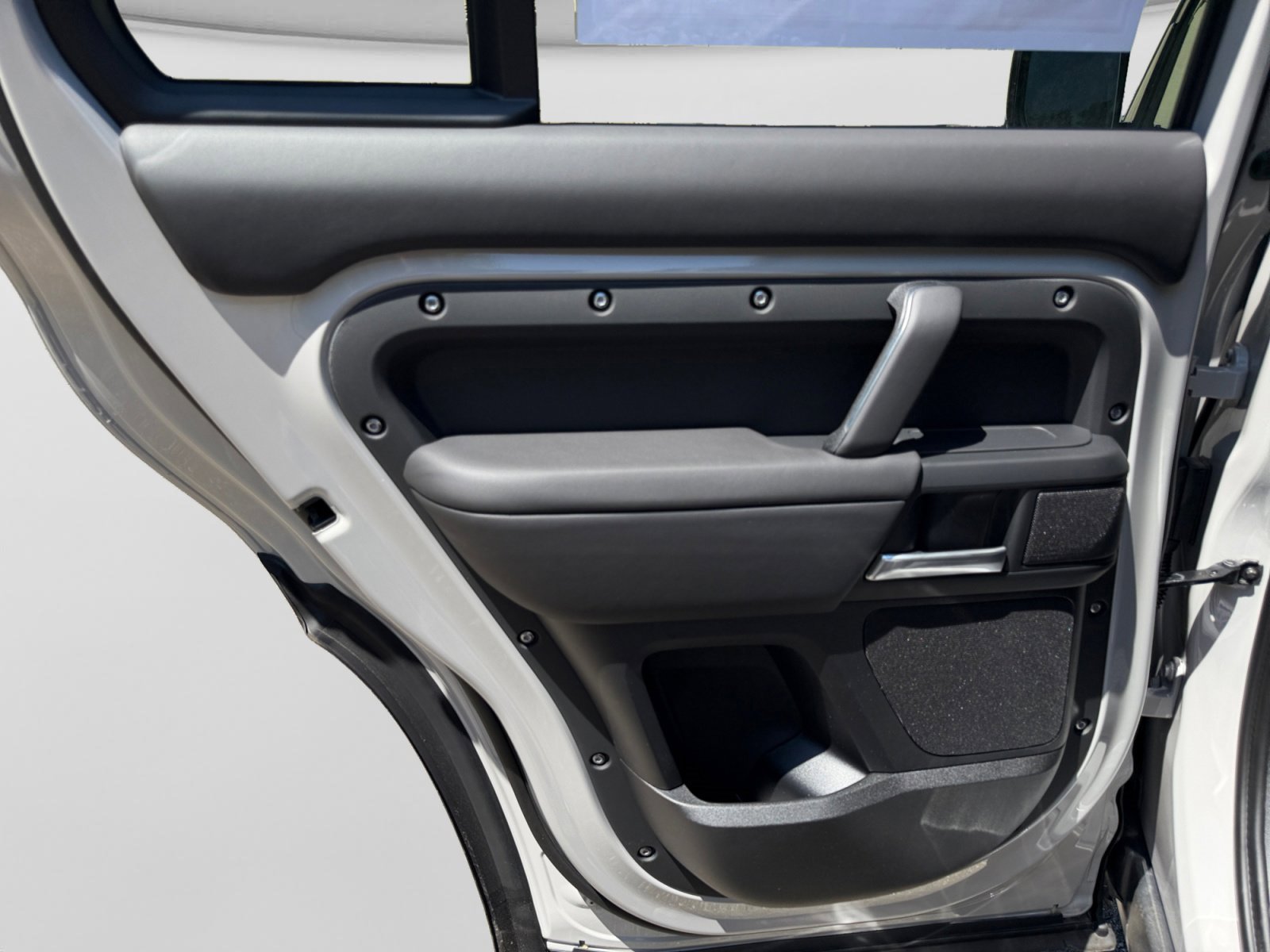 New 2026 Land Rover Defender 130 X-Dynamic SE AWD/4WD image 17