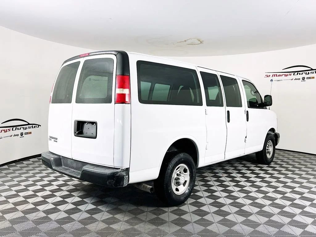Used 2015 Chevrolet Express 2500 image 8