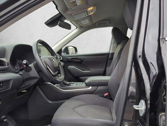 Used 2022 Toyota Highlander LE image 18