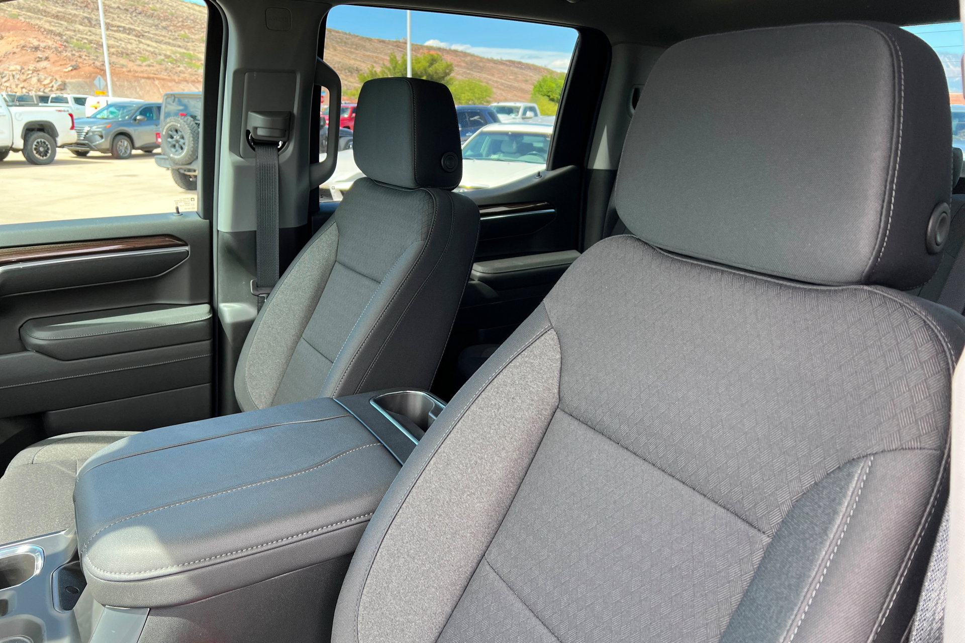 New 2026 Chevrolet Silverado 1500 RST w/ Z71 Off-Road Package AWD/4WD image 17