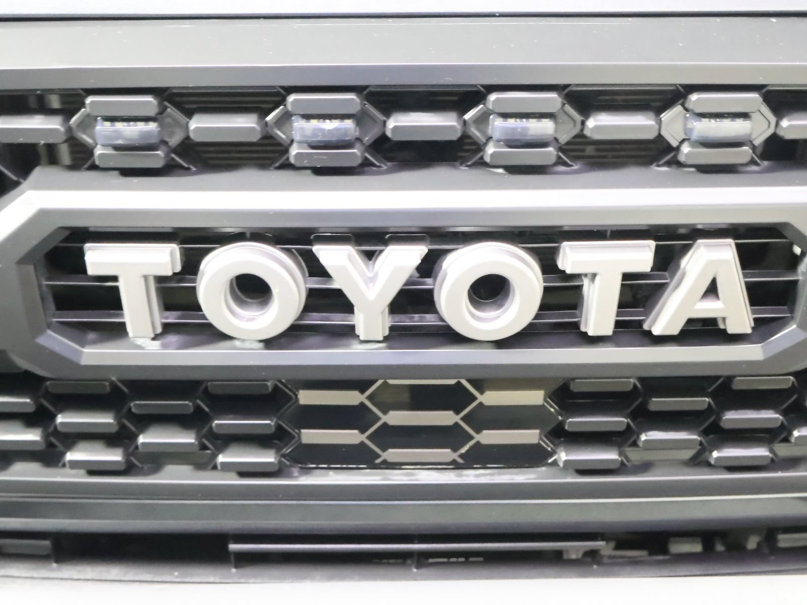 Used 2019 Toyota Tacoma TRD Off-Road w/ Technology Package AWD/4WD image 13