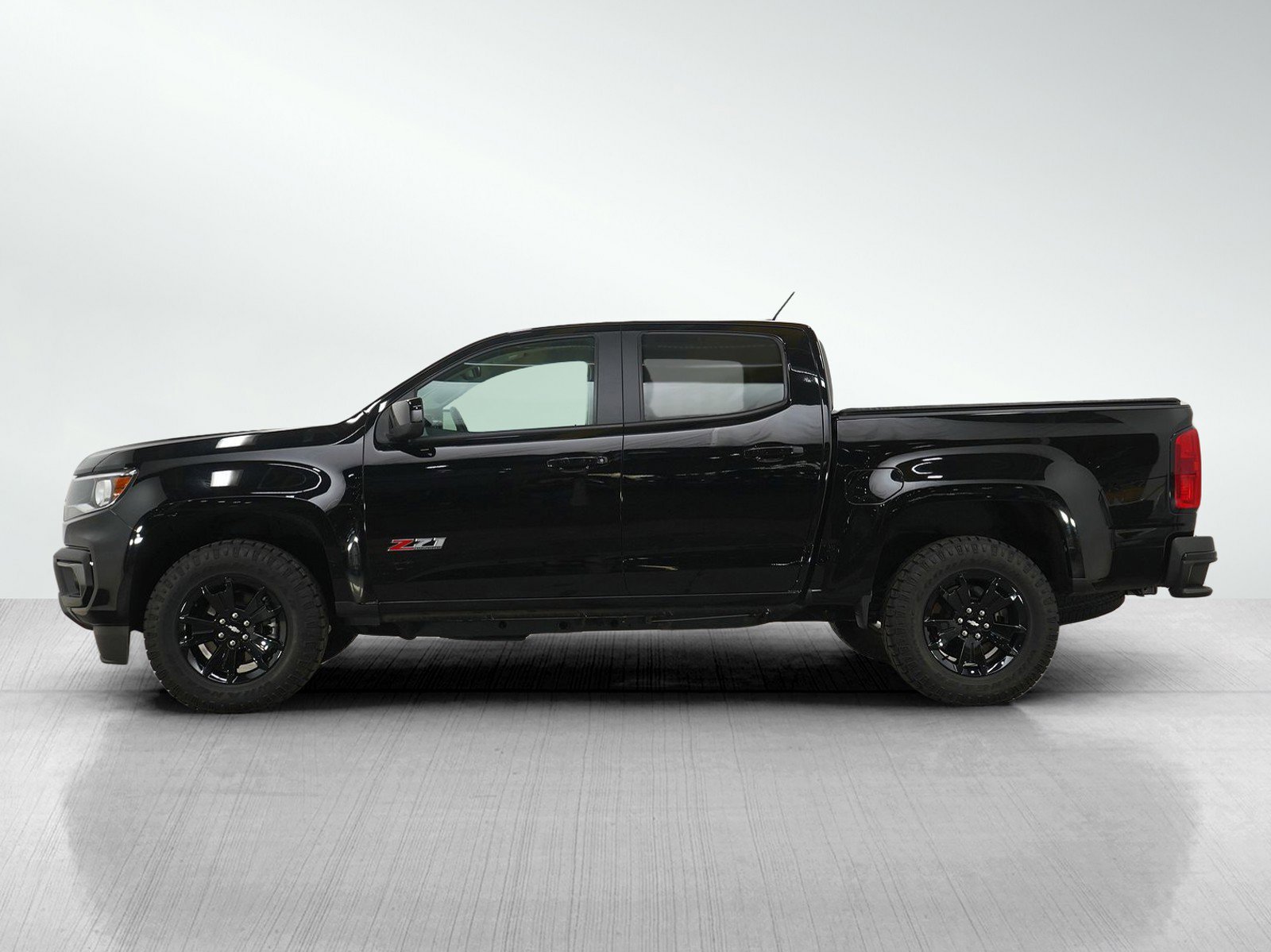 Used 2021 Chevrolet Colorado Z71 w/ Z71 Midnight Edition AWD/4WD image 2