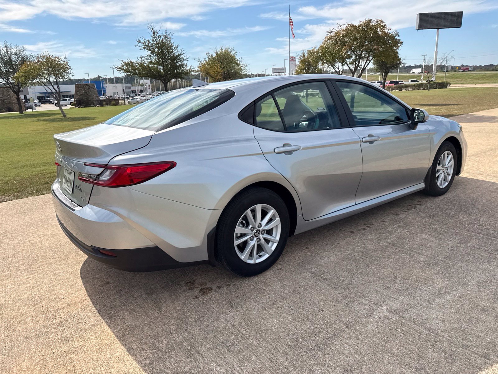 Used 2026 Toyota Camry LE FWD image 8