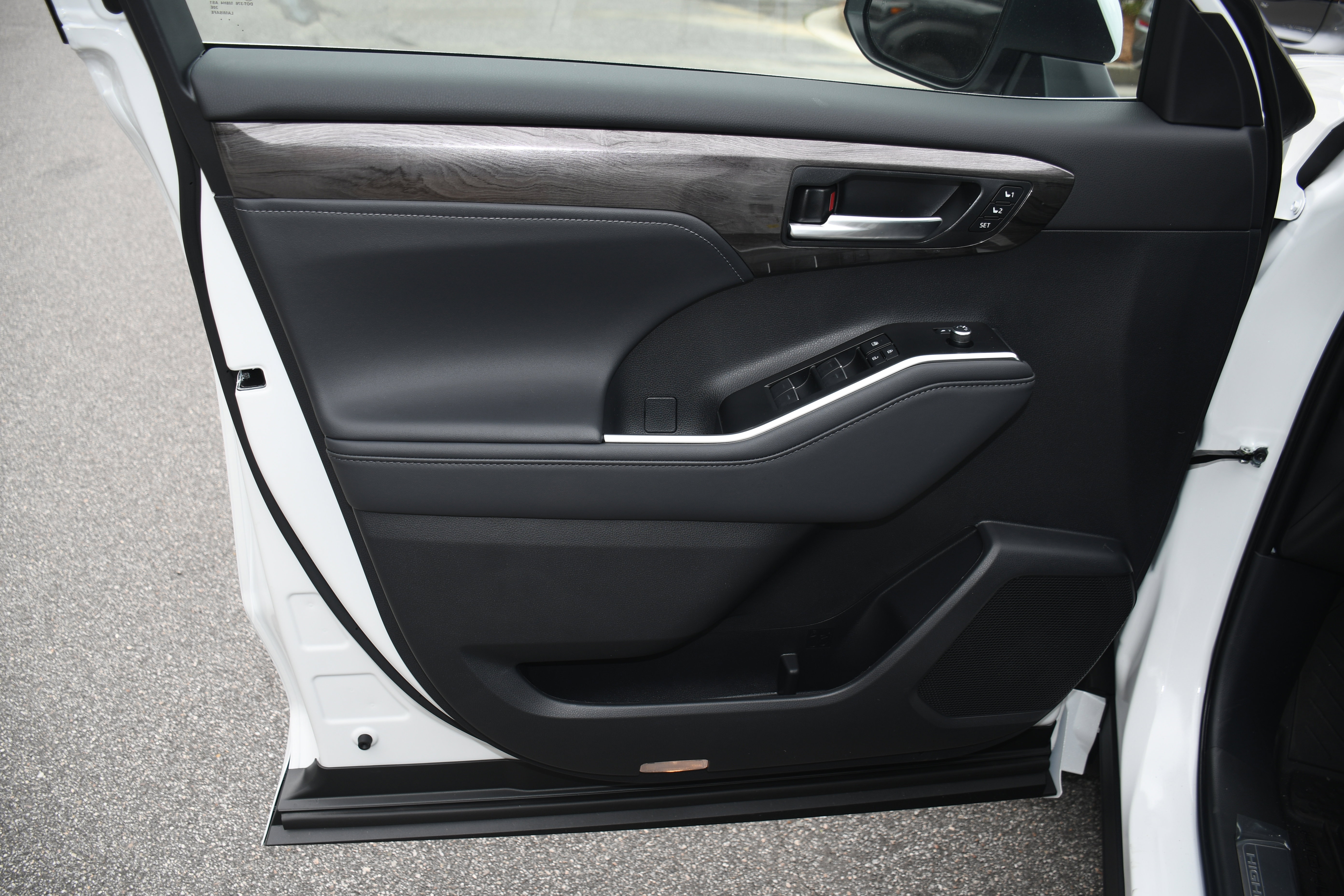 New 2026 Toyota Highlander Platinum image 5