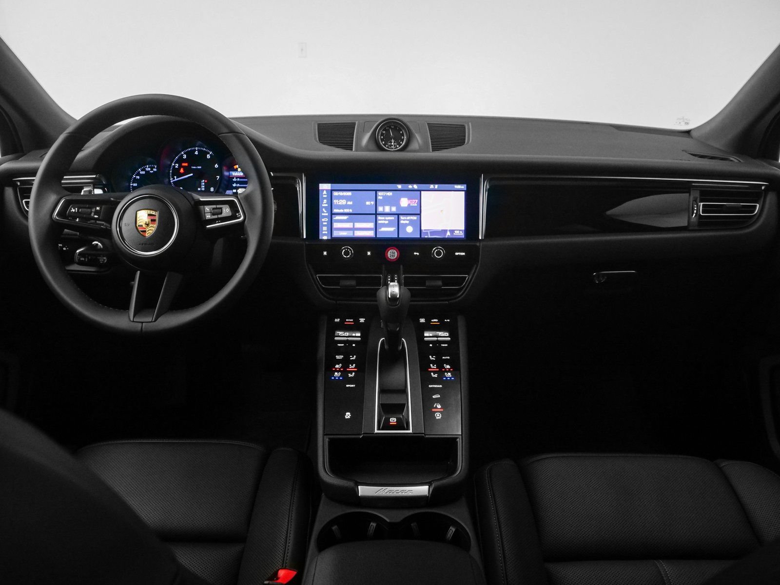 Certified 2025 Porsche Macan AWD/4WD image 22