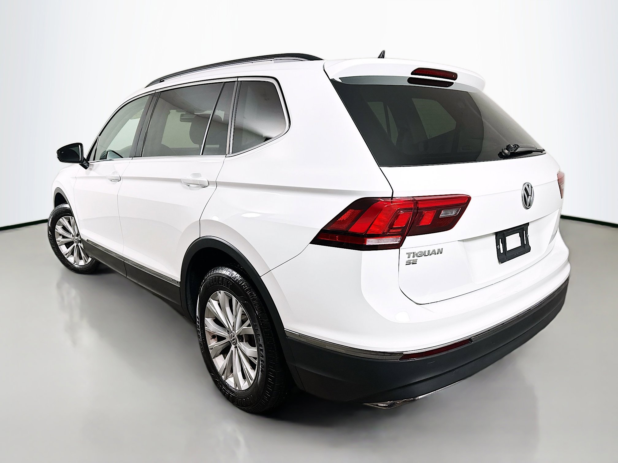 Used 2018 Volkswagen Tiguan SE w/ Front Fog Lights Package FWD image 8