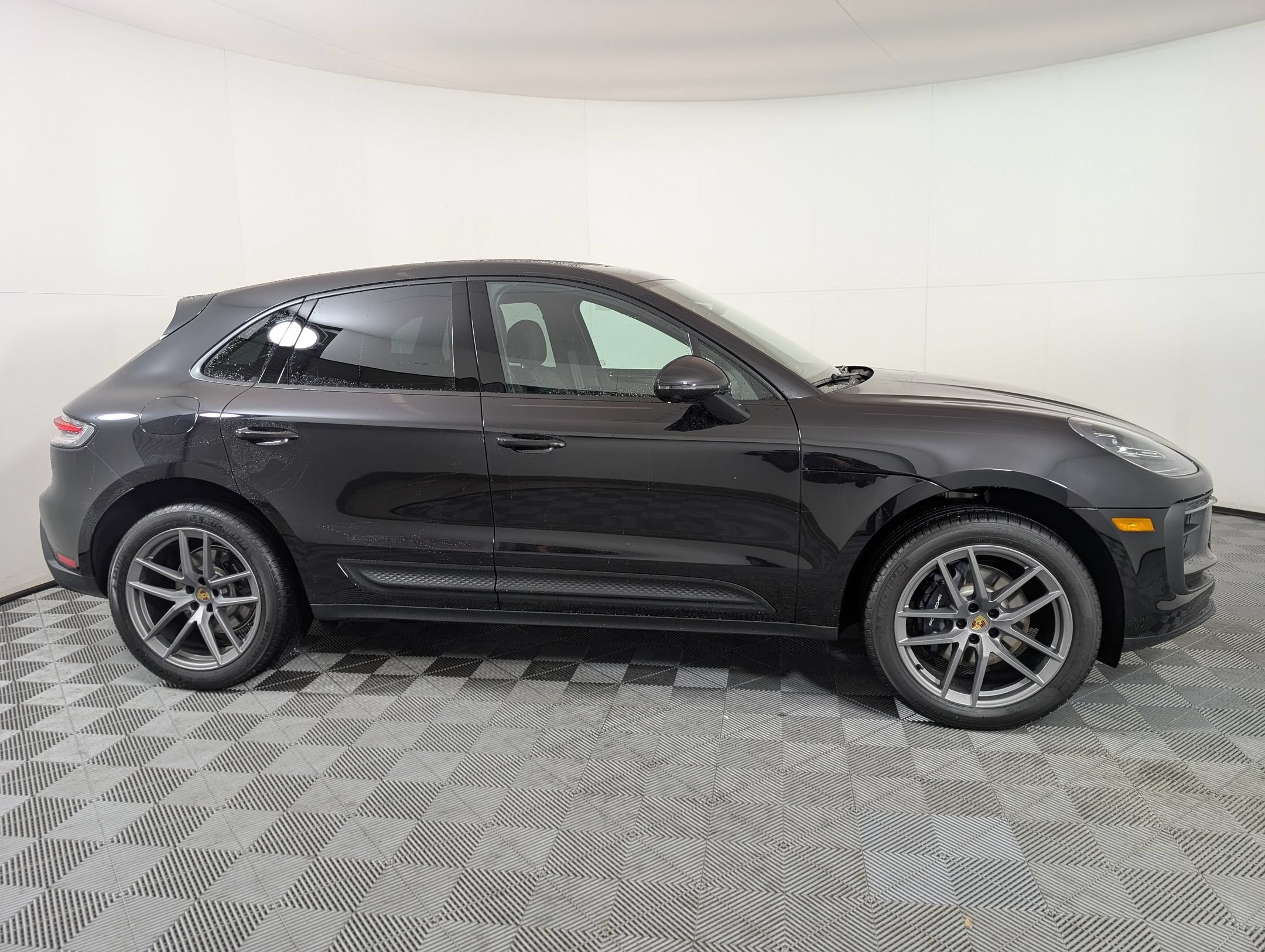 Used 2026 Porsche Macan AWD/4WD image 9
