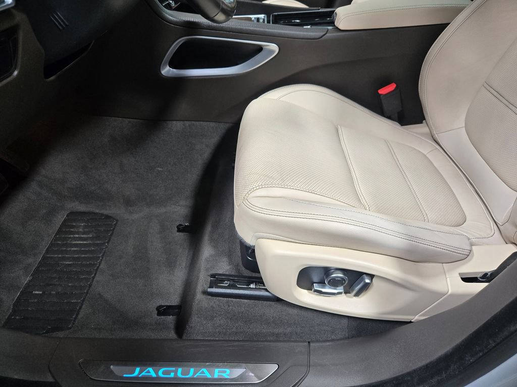 Used 2020 Jaguar F-PACE Prestige AWD/4WD image 11