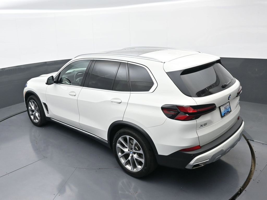 Used 2024 BMW X5 xDrive40i w/ Premium Package image 34