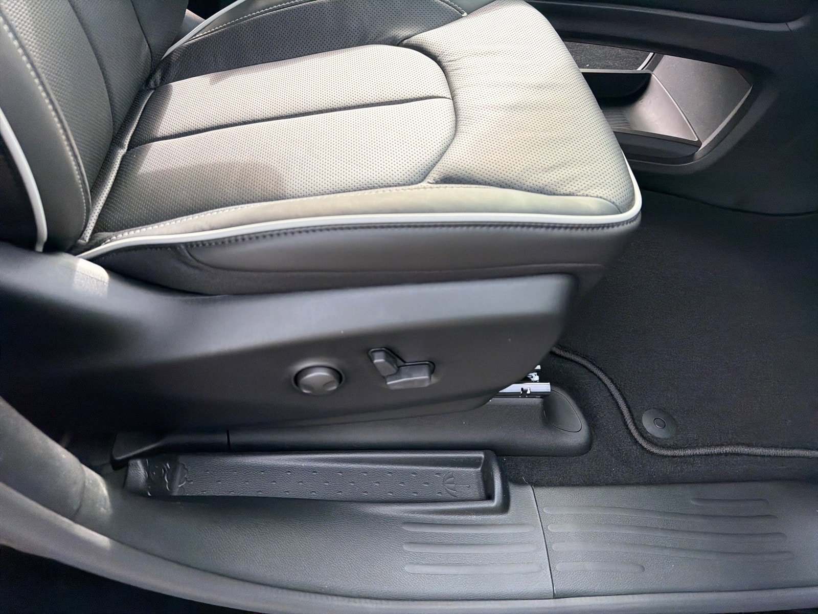 New 2026 Chrysler Pacifica Limited image 17