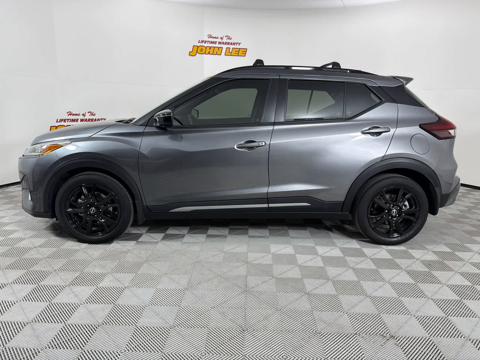 Used 2022 Nissan Kicks SR w/ Interior Electronics Package image 2