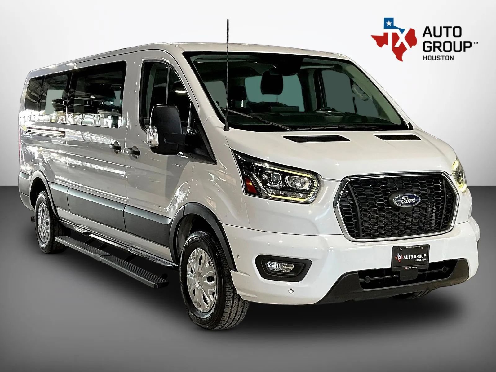 Used 2023 Ford Transit 350 XLT RWD image 4