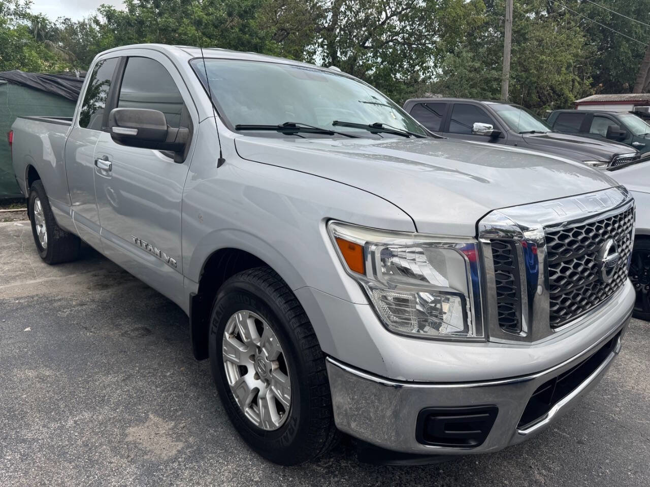 Used 2018 Nissan Titan SV RWD image 6