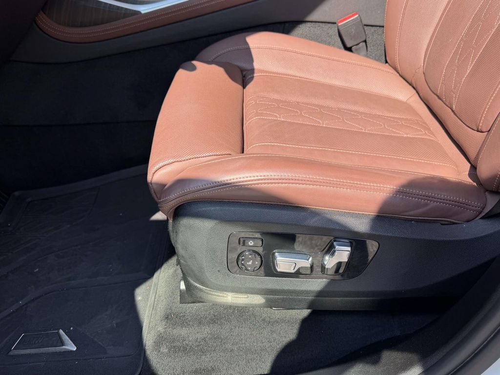 Used 2023 BMW X7 xDrive40i w/ Executive Package AWD/4WD image 15