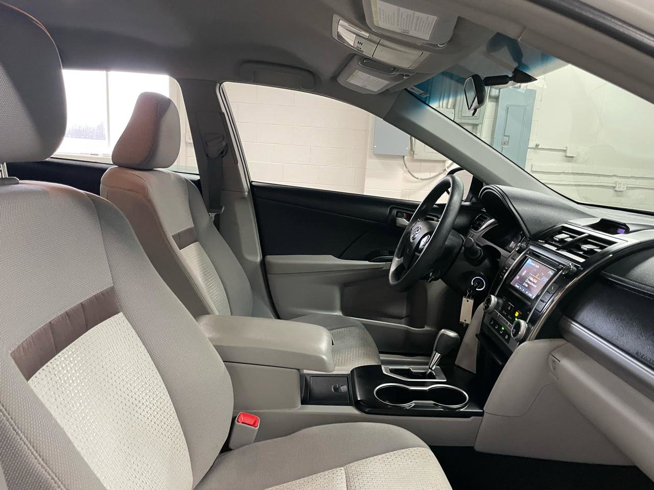 Used 2013 Toyota Camry LE image 17