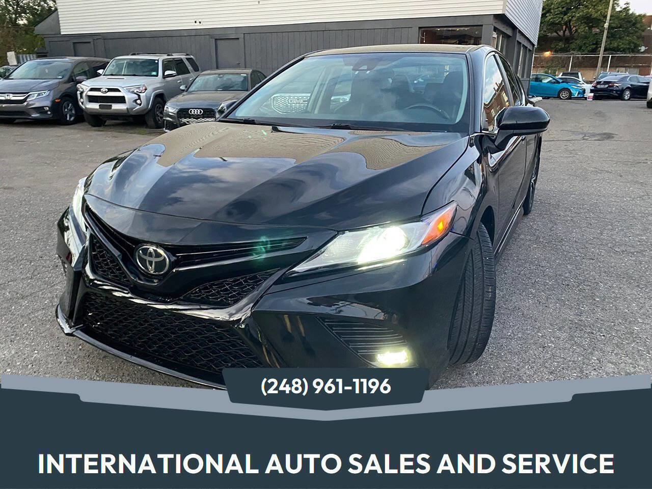 Used 2019 Toyota Camry SE FWD image 1