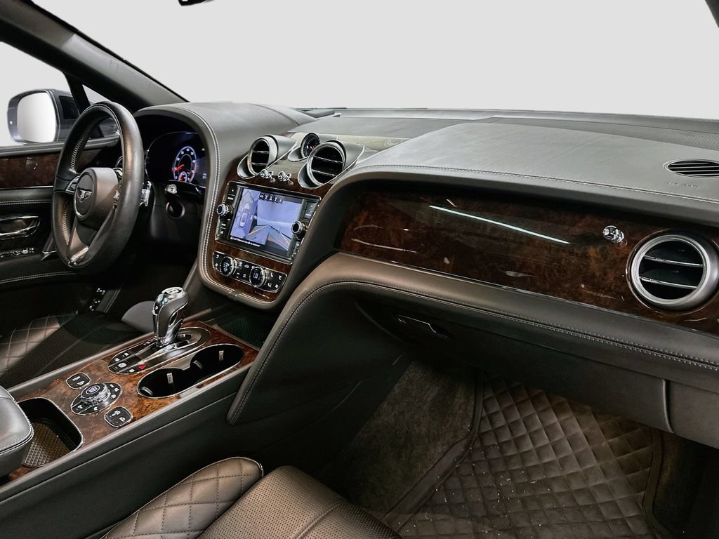 Used 2018 Bentley Bentayga AWD/4WD image 30
