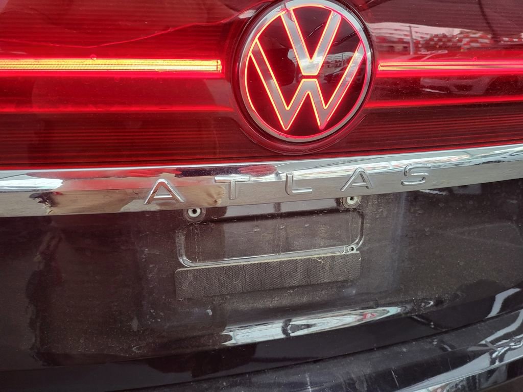 Used 2025 Volkswagen Atlas SE image 11