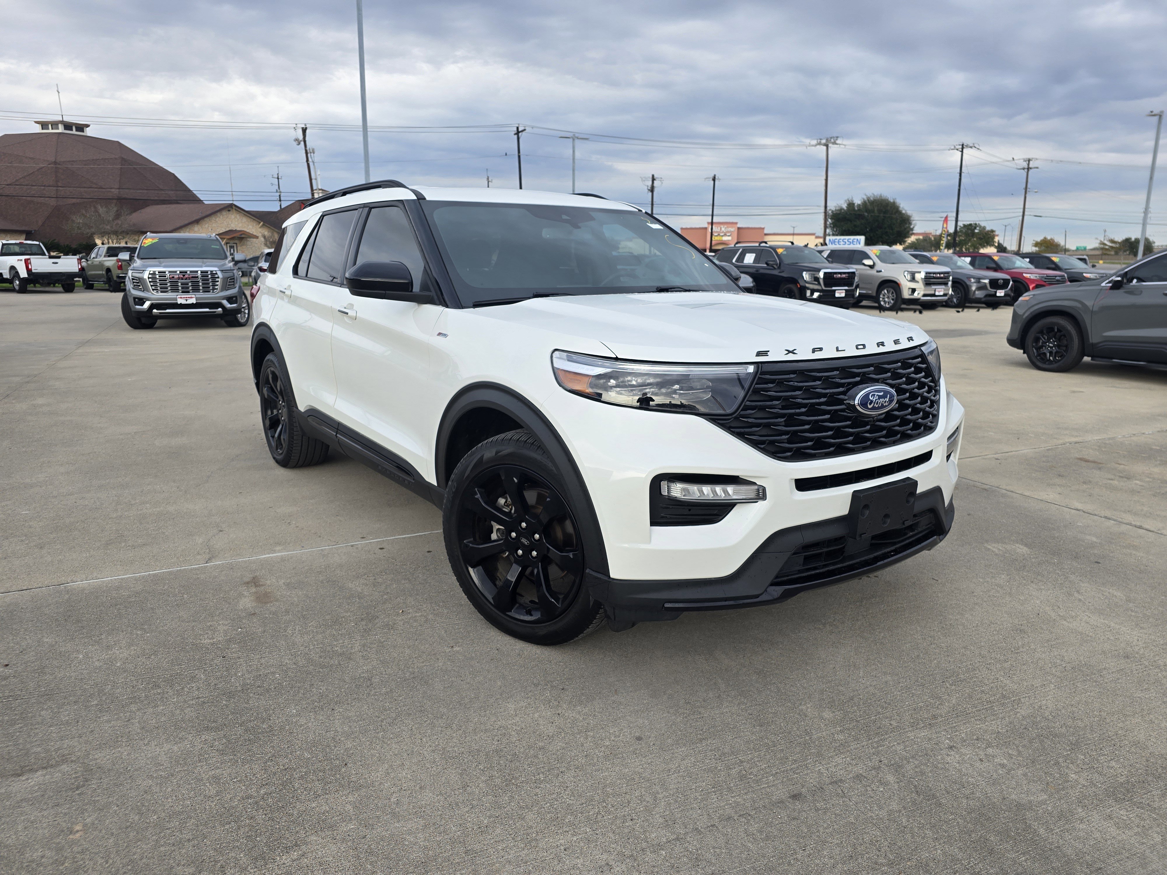 Used 2024 Ford Explorer ST-Line w/ Class IV Trailer Tow Package image 1