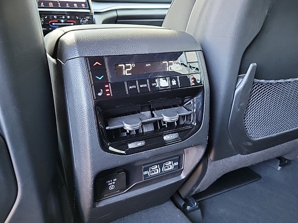 Used 2023 Jeep Grand Cherokee Overland w/ Luxury Tech Group IV AWD/4WD image 20