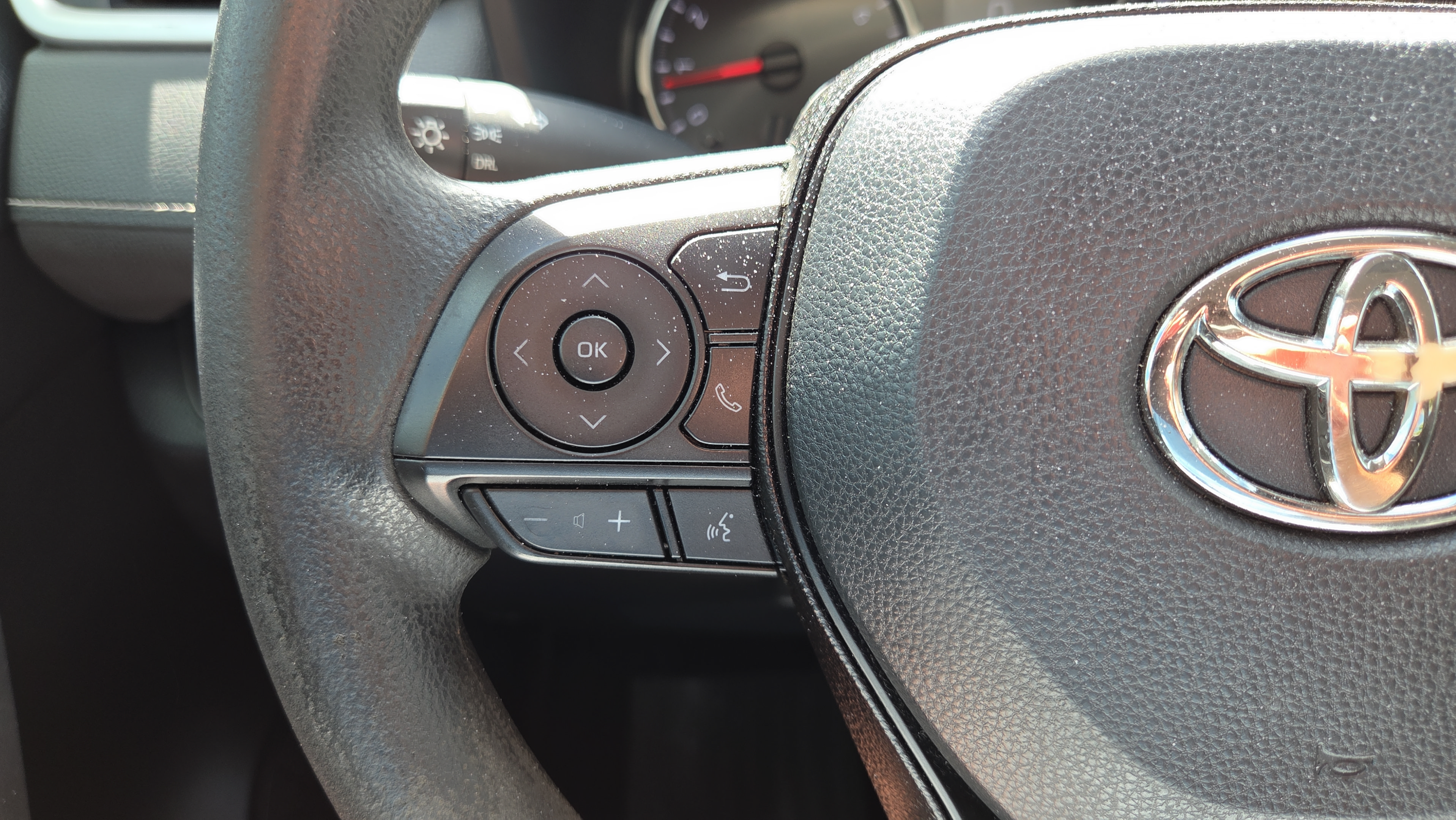Used 2019 Toyota RAV4 LE FWD image 24