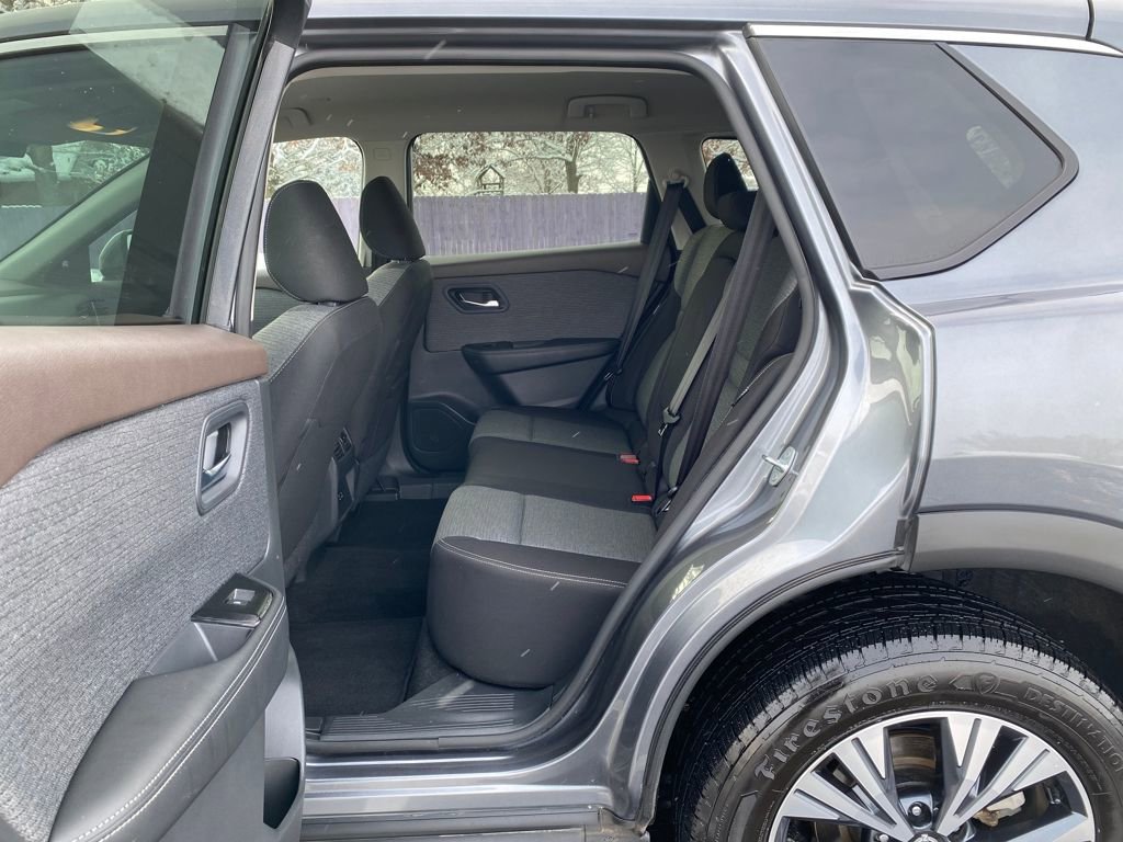 Used 2023 Nissan Rogue SV image 18