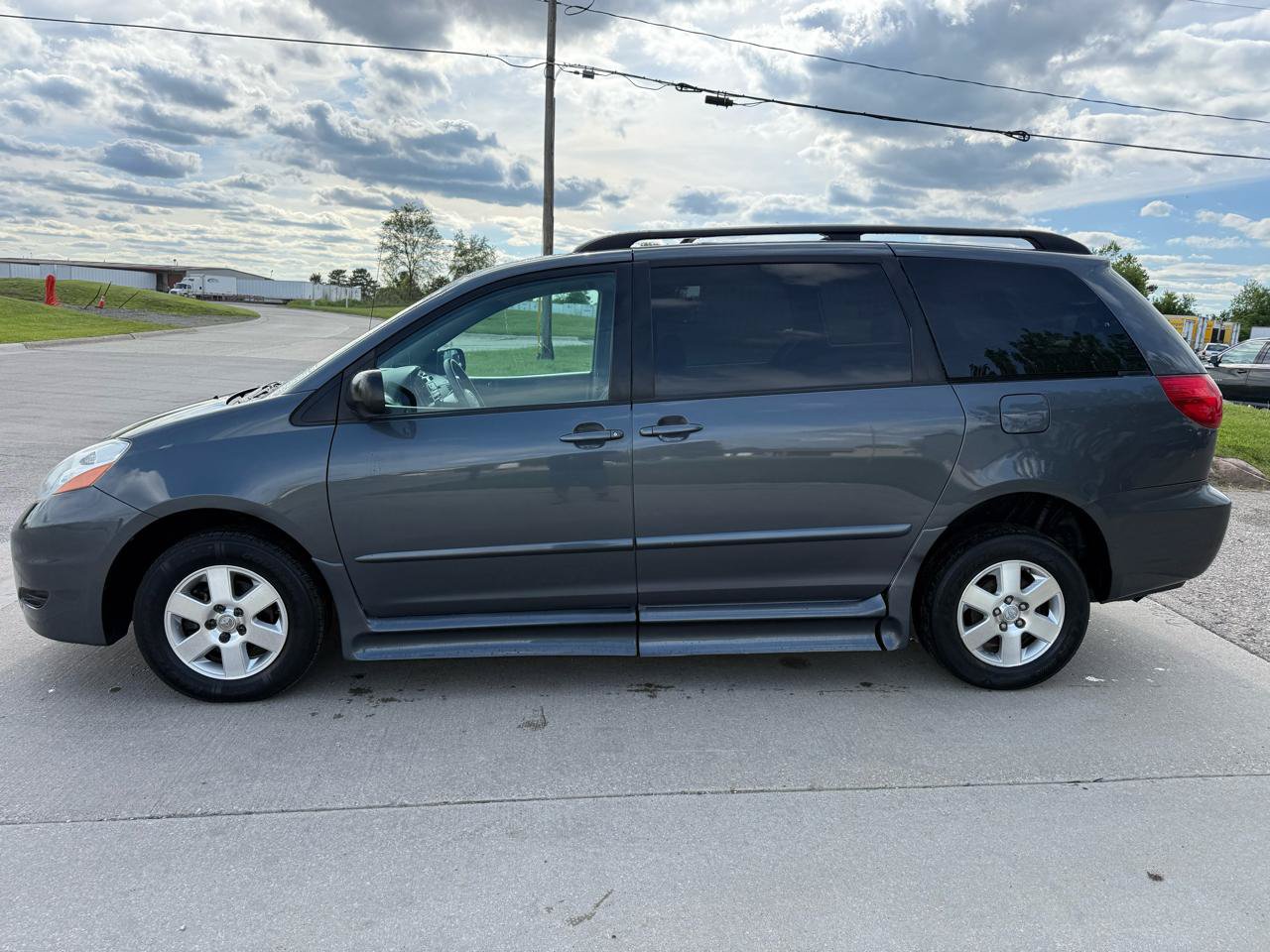 Used 2007 Toyota Sienna CE FWD image 9