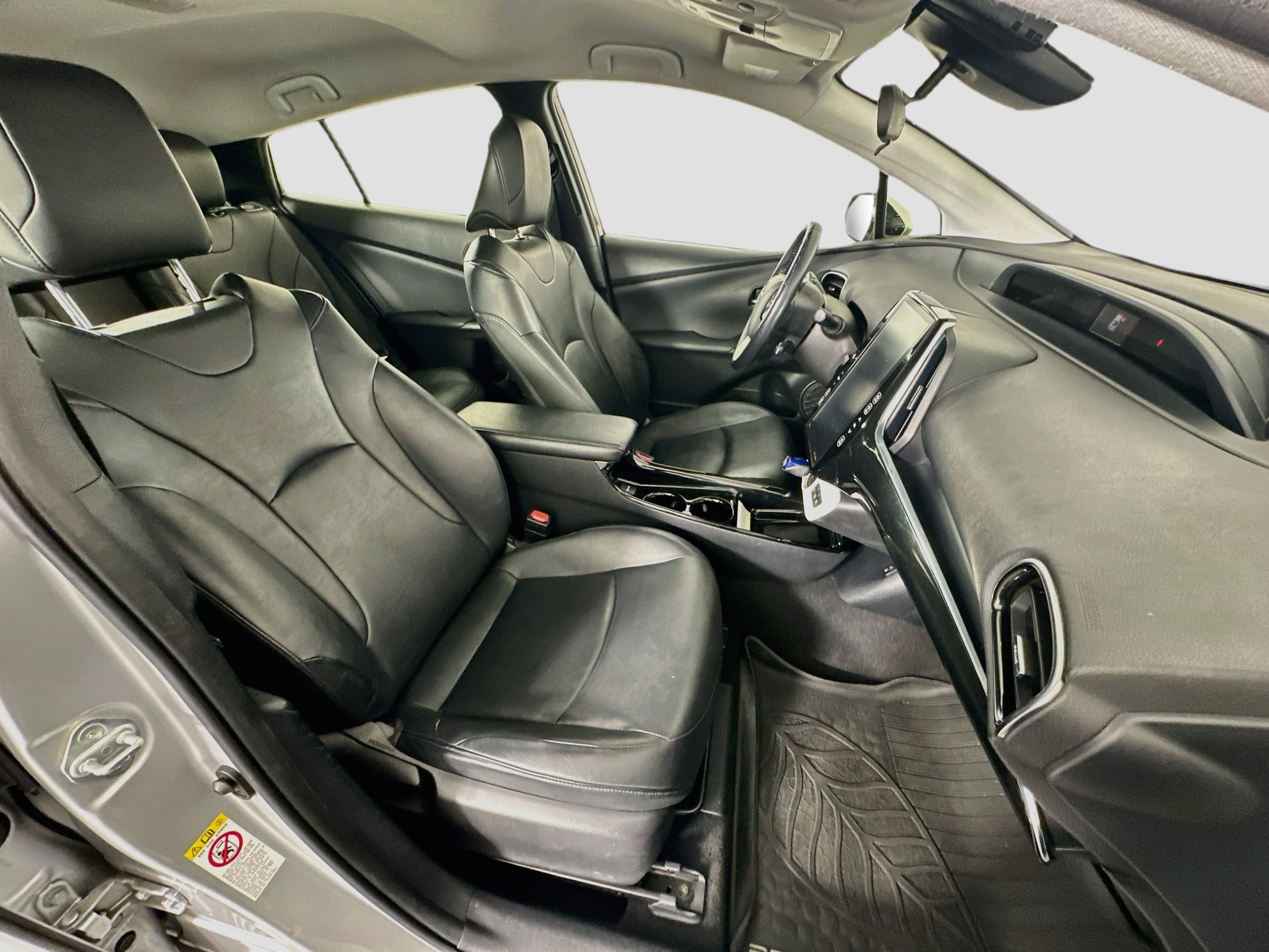 Used 2017 Toyota Prius Prime Premium FWD image 29