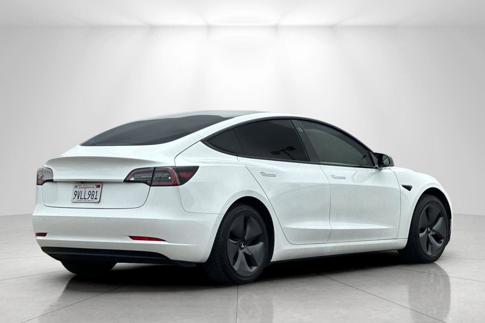 Used 2020 Tesla Model 3 Standard Range RWD image 3