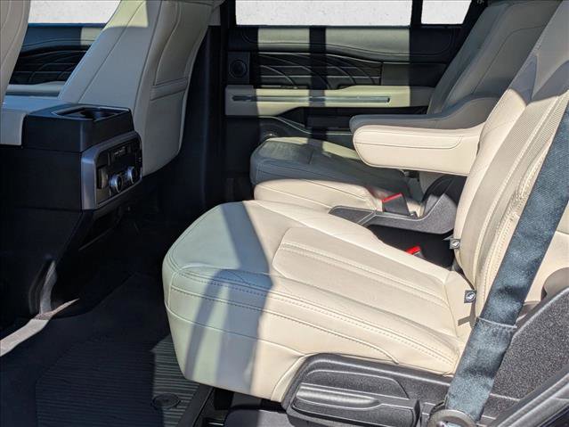 Used 2020 Ford Expedition Platinum image 17