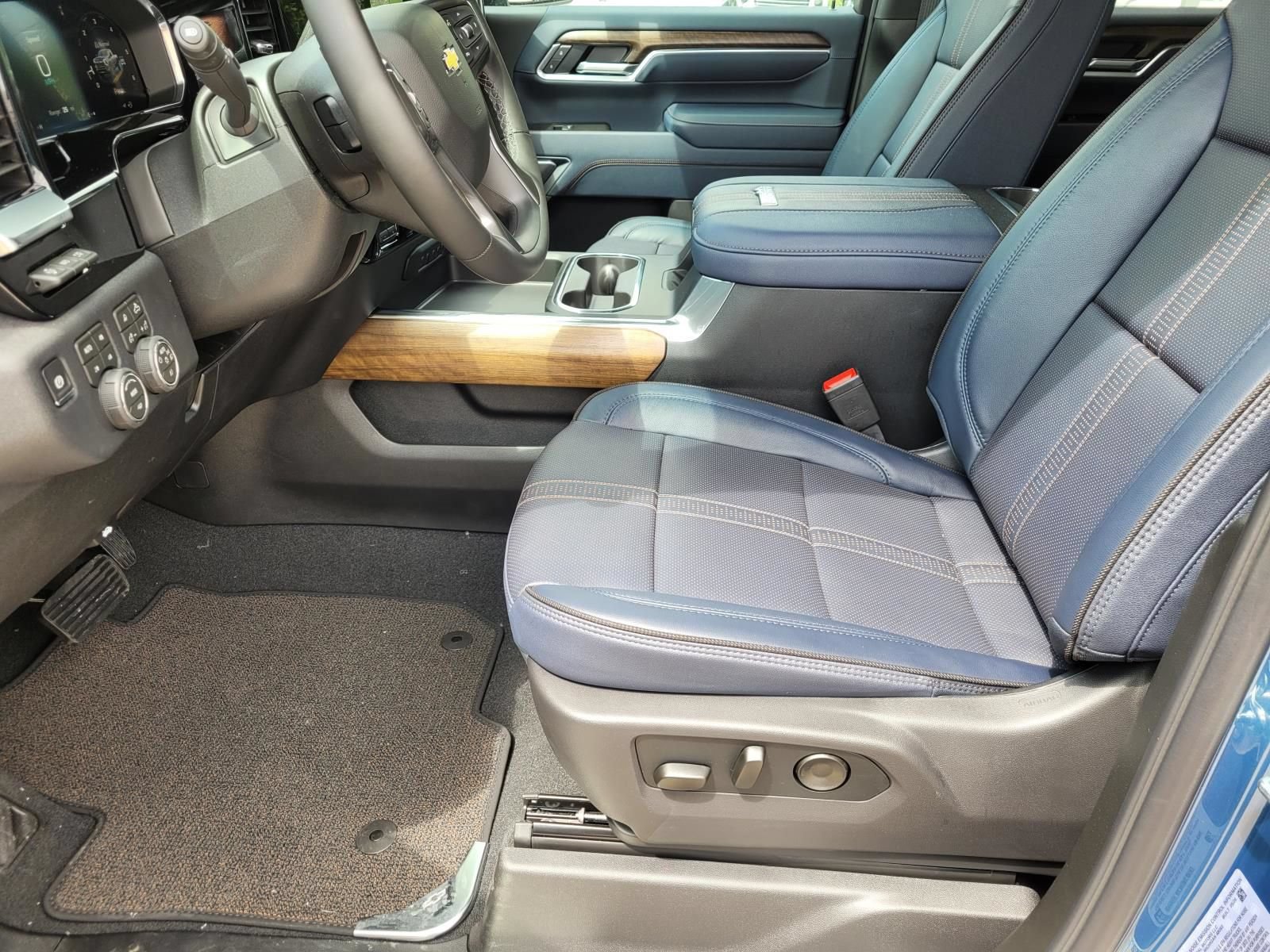 New 2026 Chevrolet Silverado 2500 High Country w/ High Country Premium Package AWD/4WD image 17