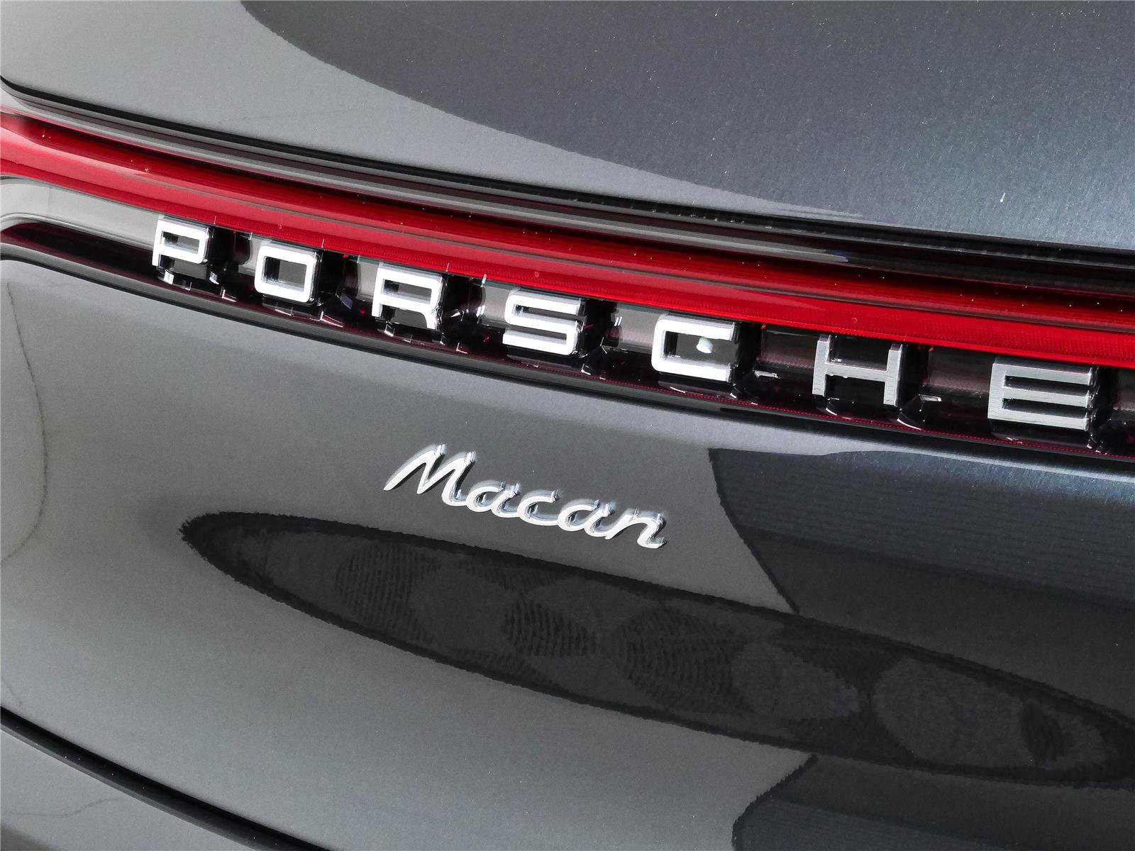 New 2026 Porsche Macan Turbo AWD/4WD image 36
