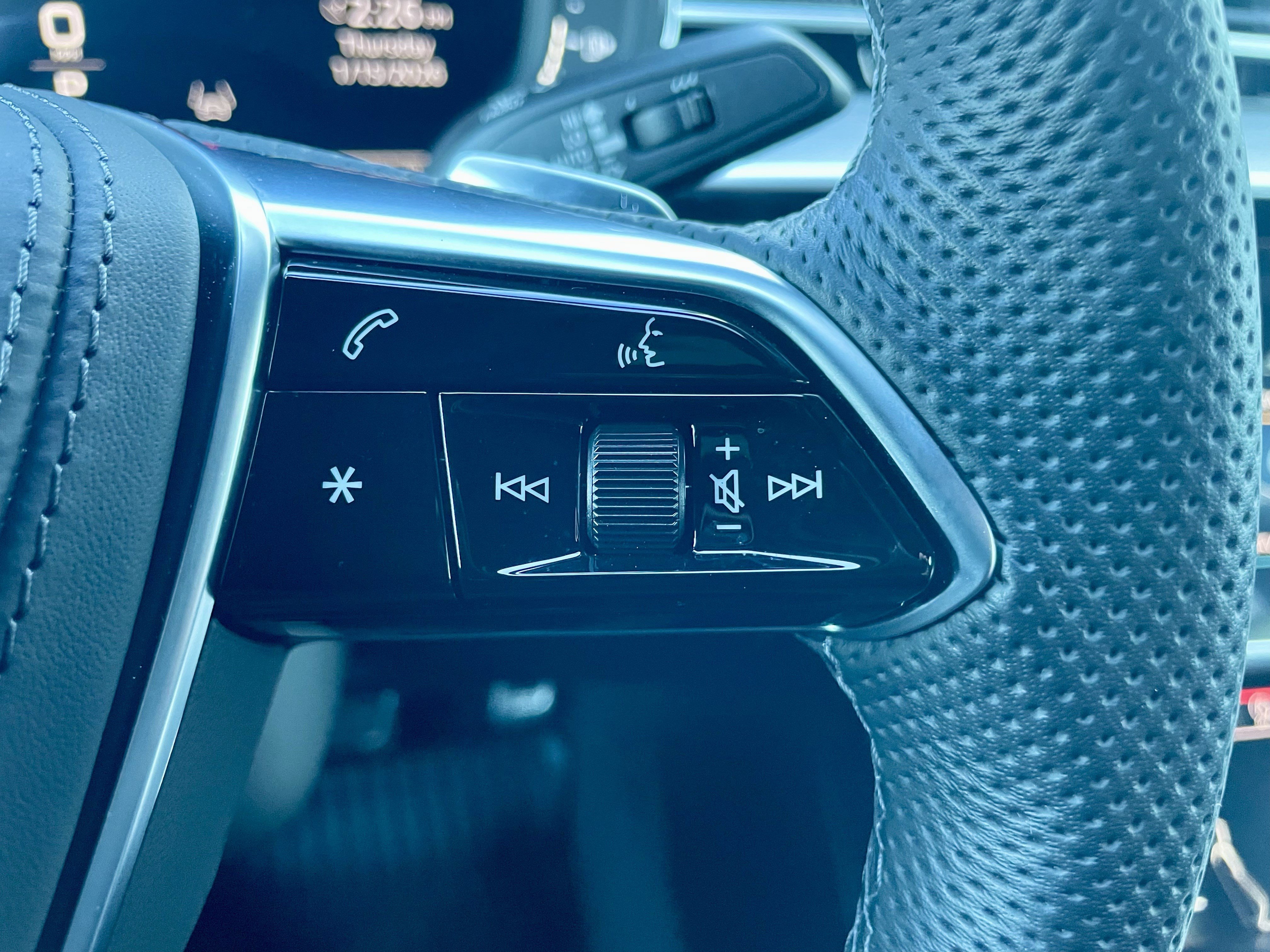 Used 2025 Audi S8 image 22