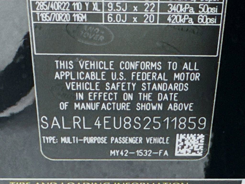 New 2025 Land Rover Discovery Dynamic SE image 32