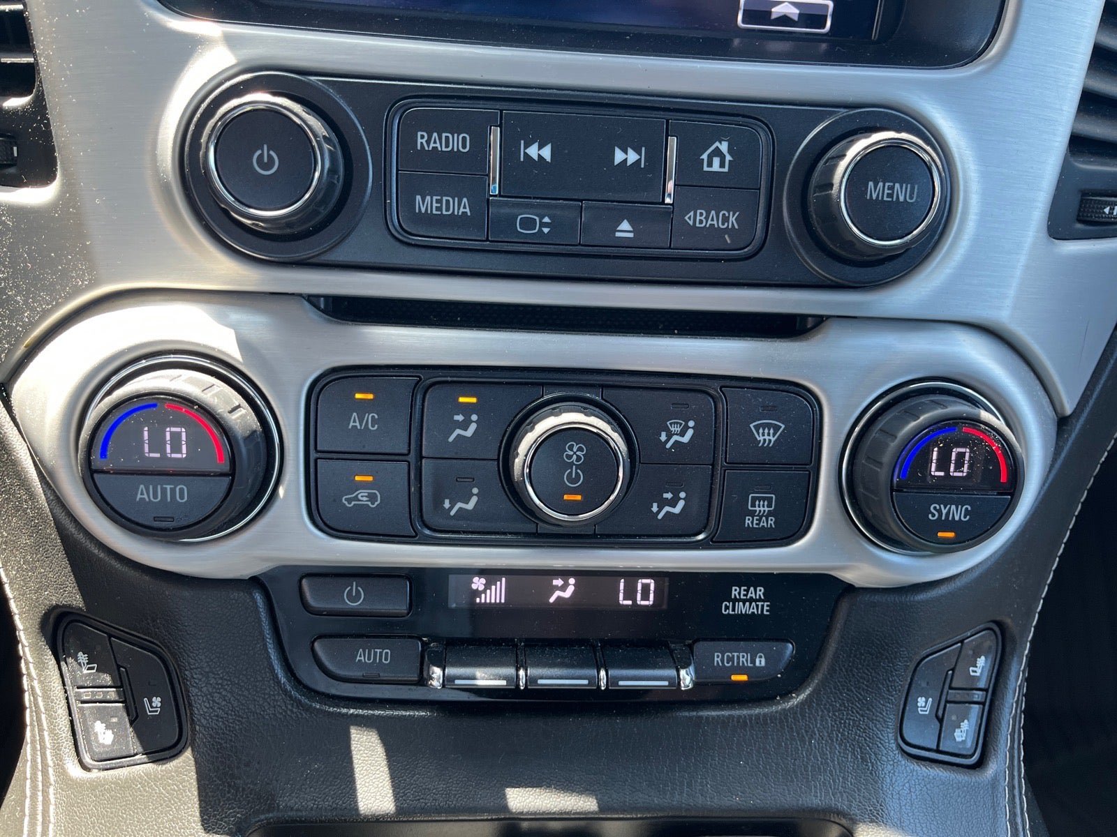 Used 2017 GMC Yukon SLT AWD/4WD image 30