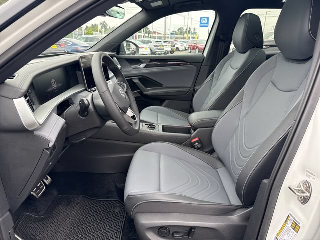New 2026 Volkswagen Tiguan SE R-Line AWD/4WD image 16