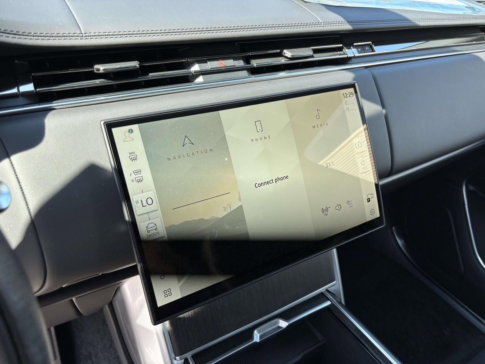 New 2025 Land Rover Range Rover SE image 16