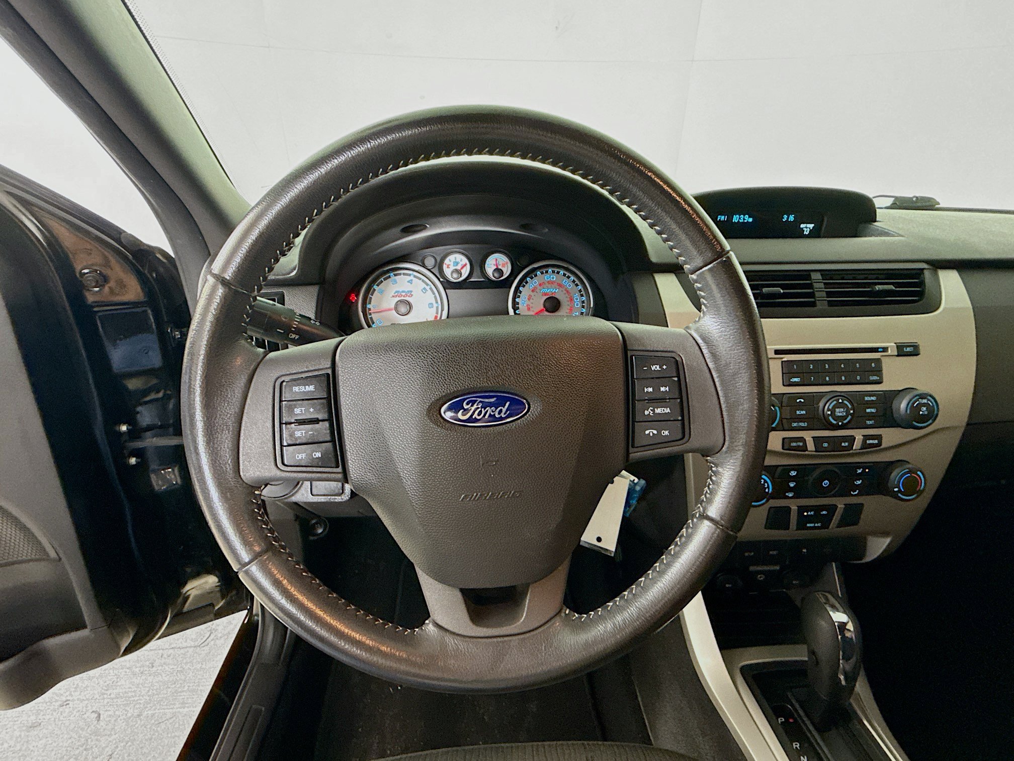 Used 2010 Ford Focus SE FWD image 11